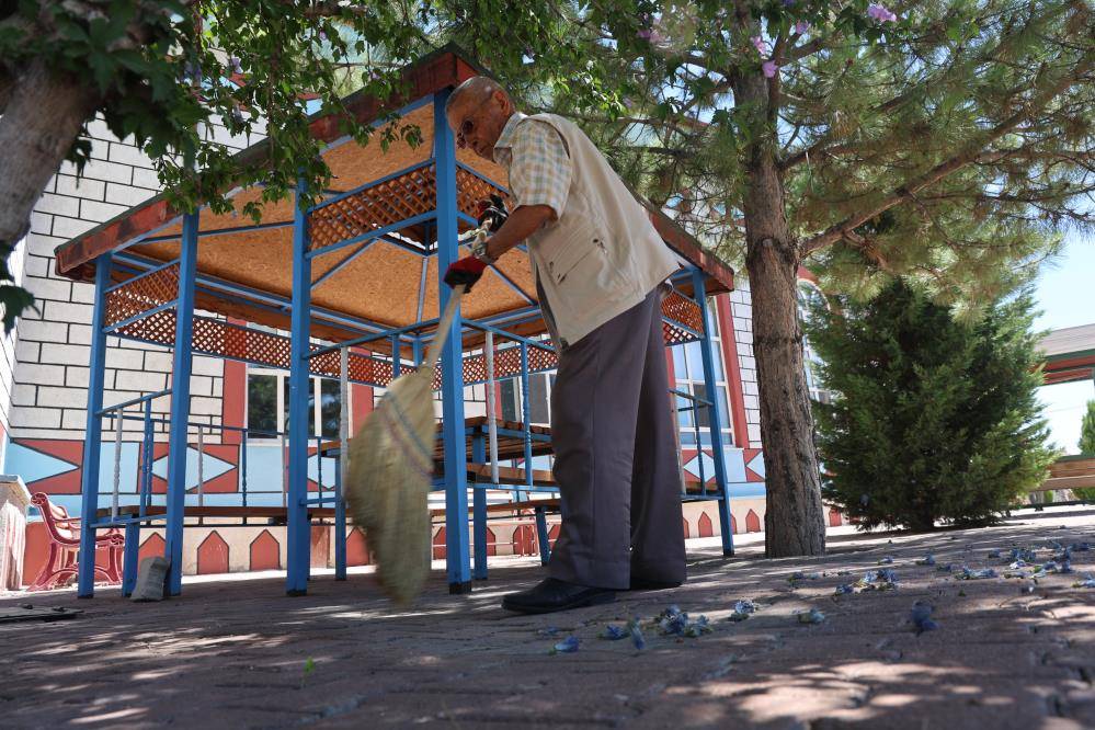 Konyalı Mehmet amca, babasından miras kalan cami temizliğini 26 yıldır sürdürüyor 7